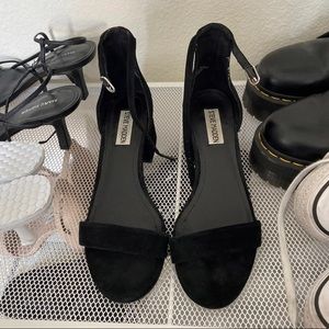 Irenee Ankle Strap Sandal
STEVE MADDEN